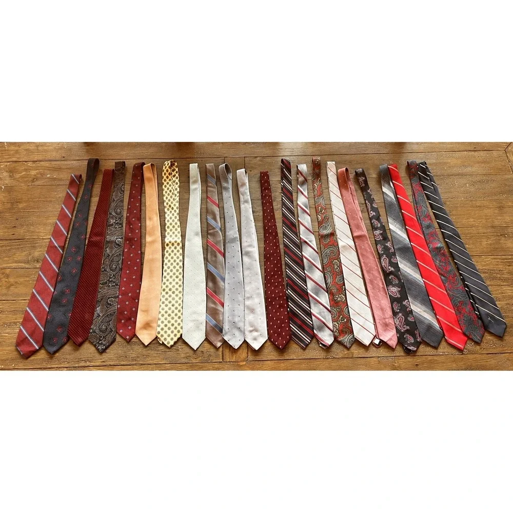 Vintage Mens Neck Ties LOT OF 22 - Van Heusen, Wembley, Damon & More Classic